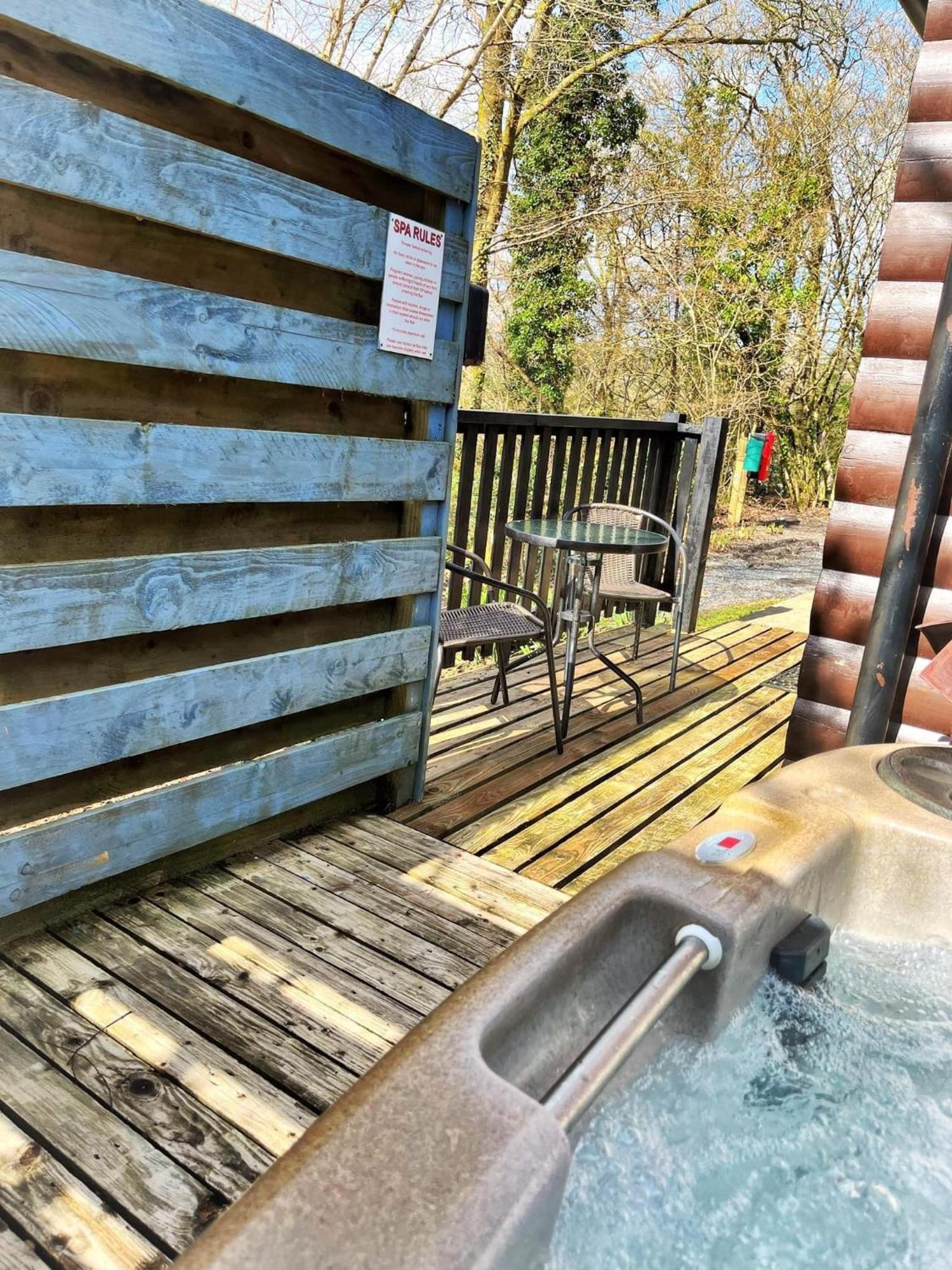 Wren 8-Hot Tub-Woodland Lodges-St Clears-Carmarthen-Tenby Extérieur photo